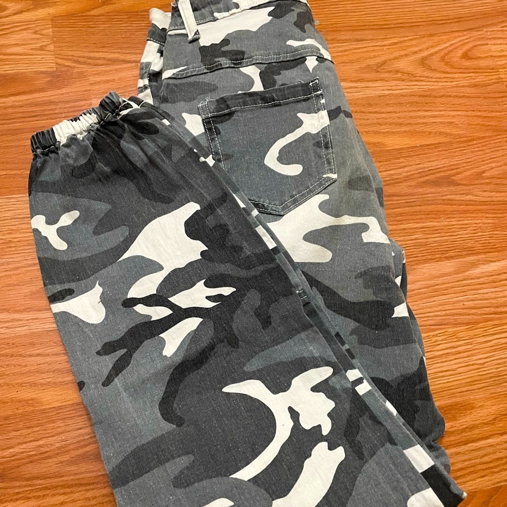 Army print cargo style jeans